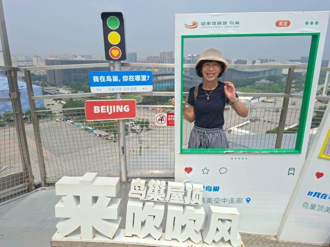 “父亲的心已经死了！”10后女孩职高报到，父亲用沉默诠释了心死